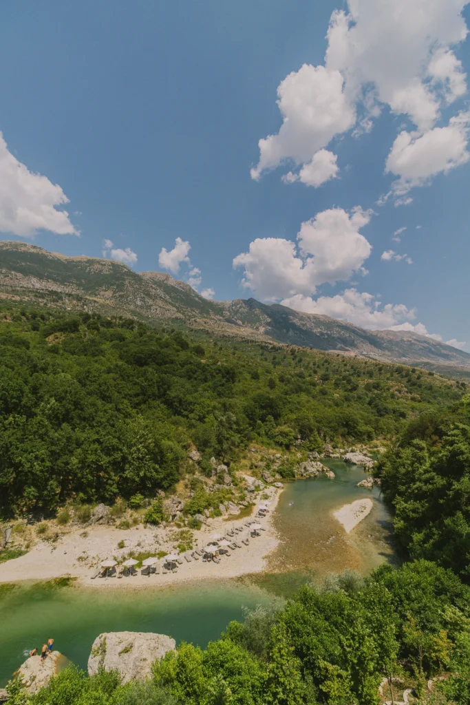 Wat te doen in Albanië: natuur en bergen ontdekken